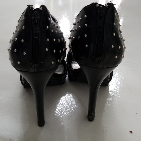 Shoes - Picture 3 of 4